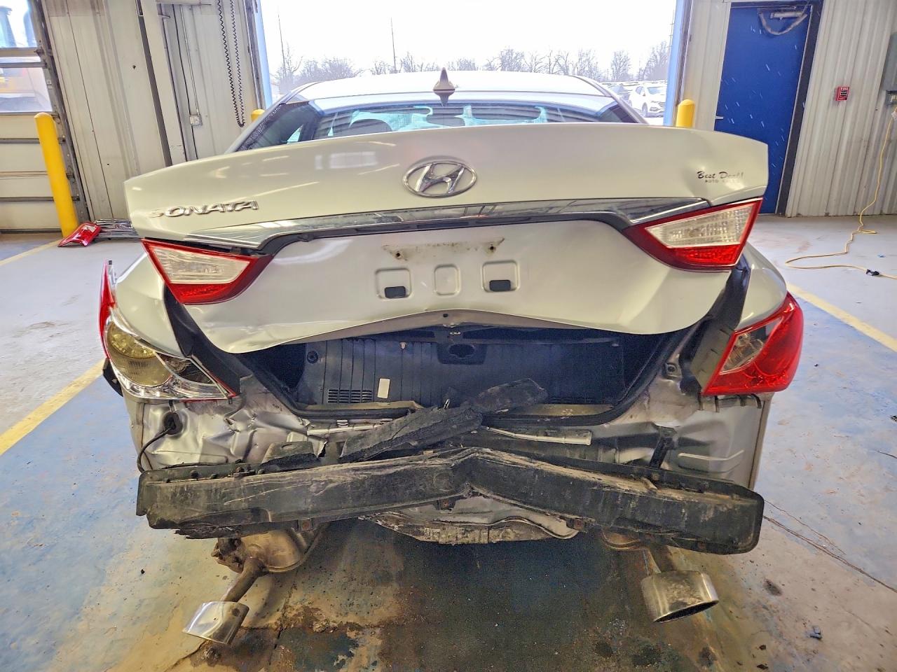 2011 HYUNDAI SONATA SE photo 6