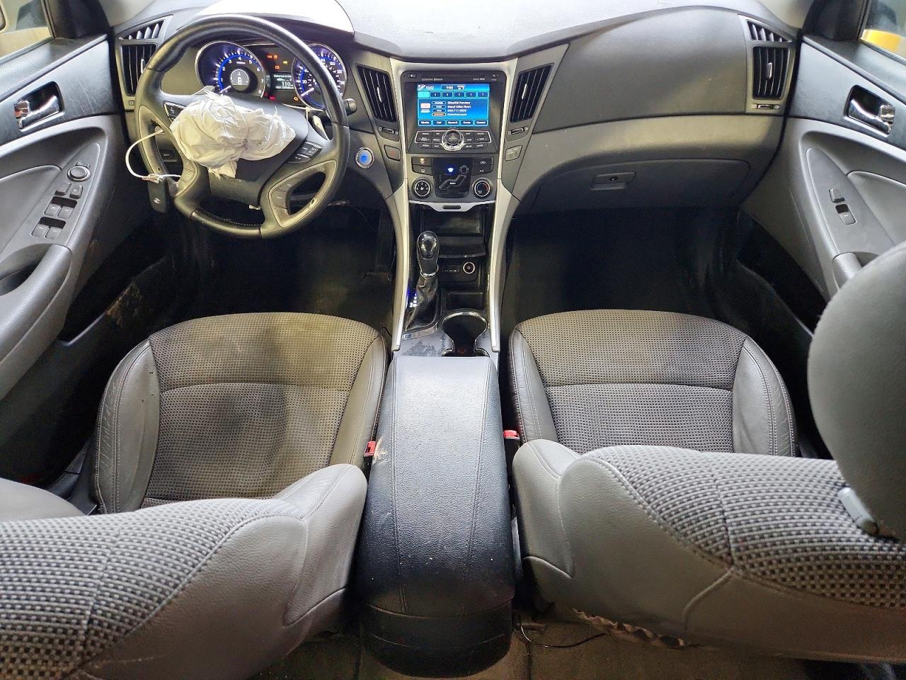 2011 HYUNDAI SONATA SE photo 8