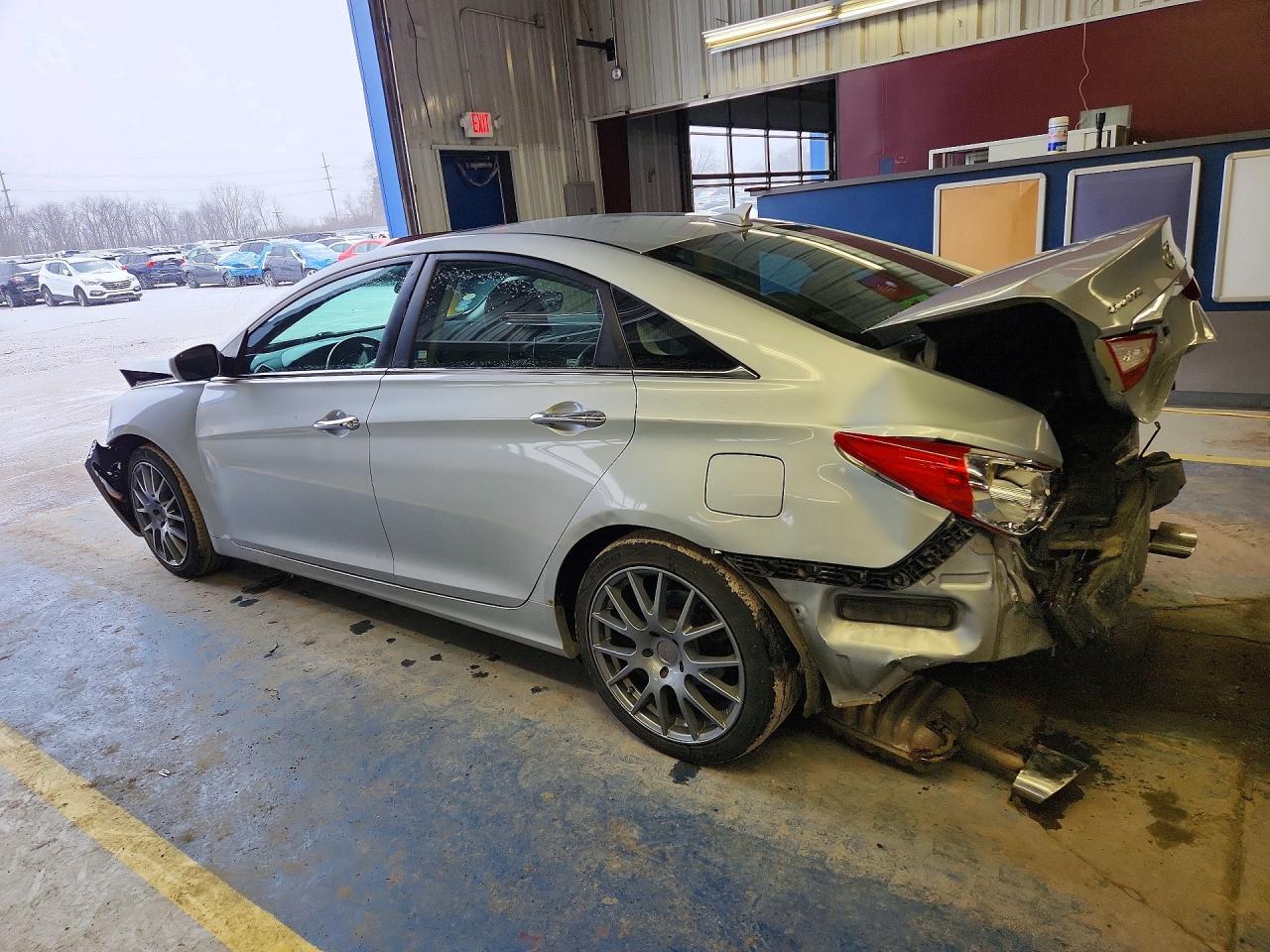 2011 HYUNDAI SONATA SE photo 2