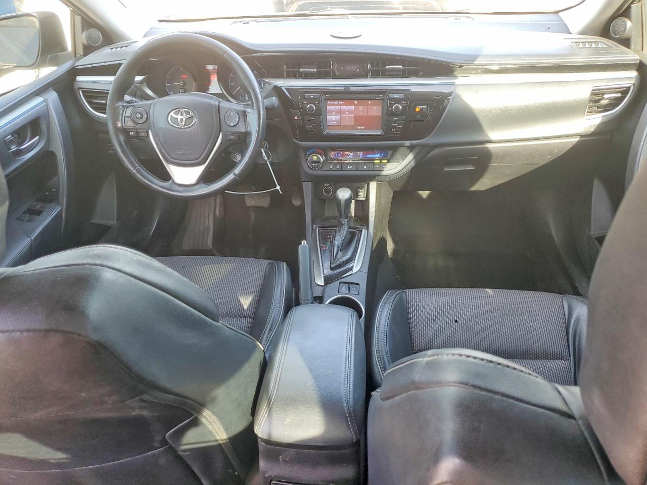 2015 TOYOTA COROLLA S photo 8