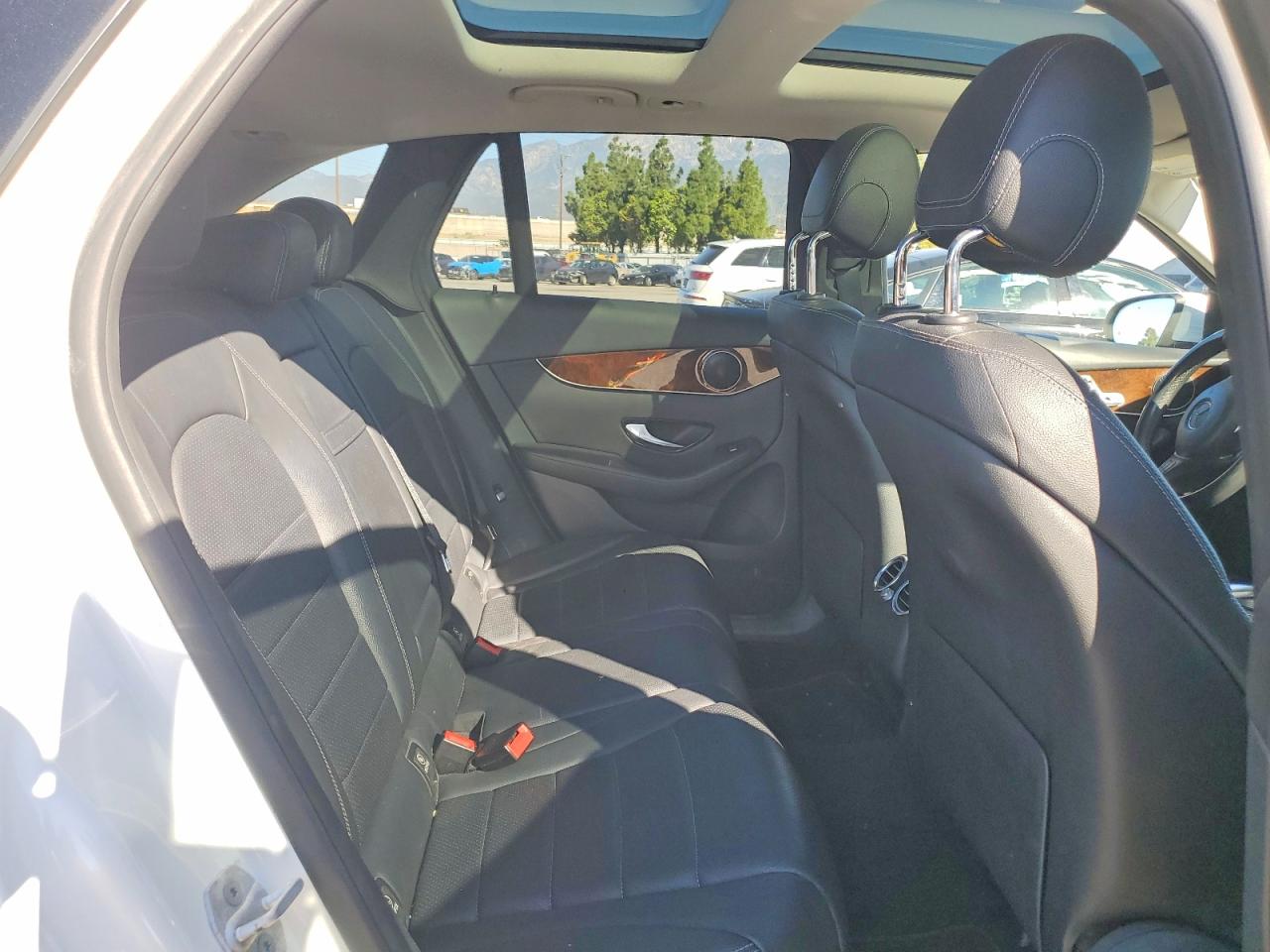 2016 MERCEDES-BENZ GLC 300 photo 28
