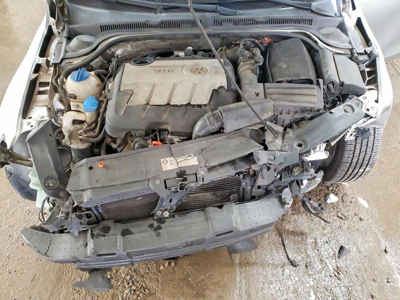 2012 VOLKSWAGEN JETTA TDI photo 11