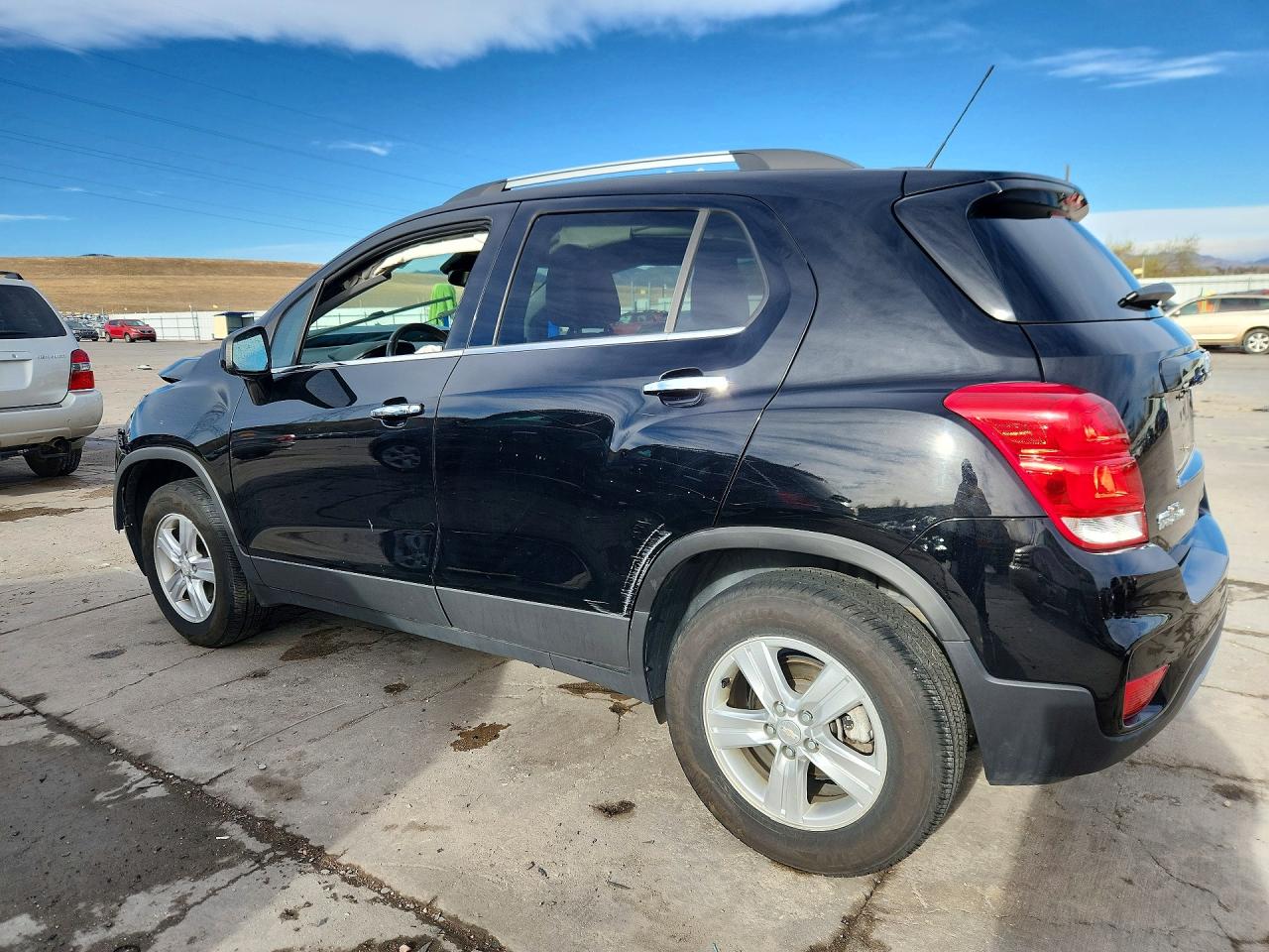 2019 CHEVROLET TRAX 1LT photo 2