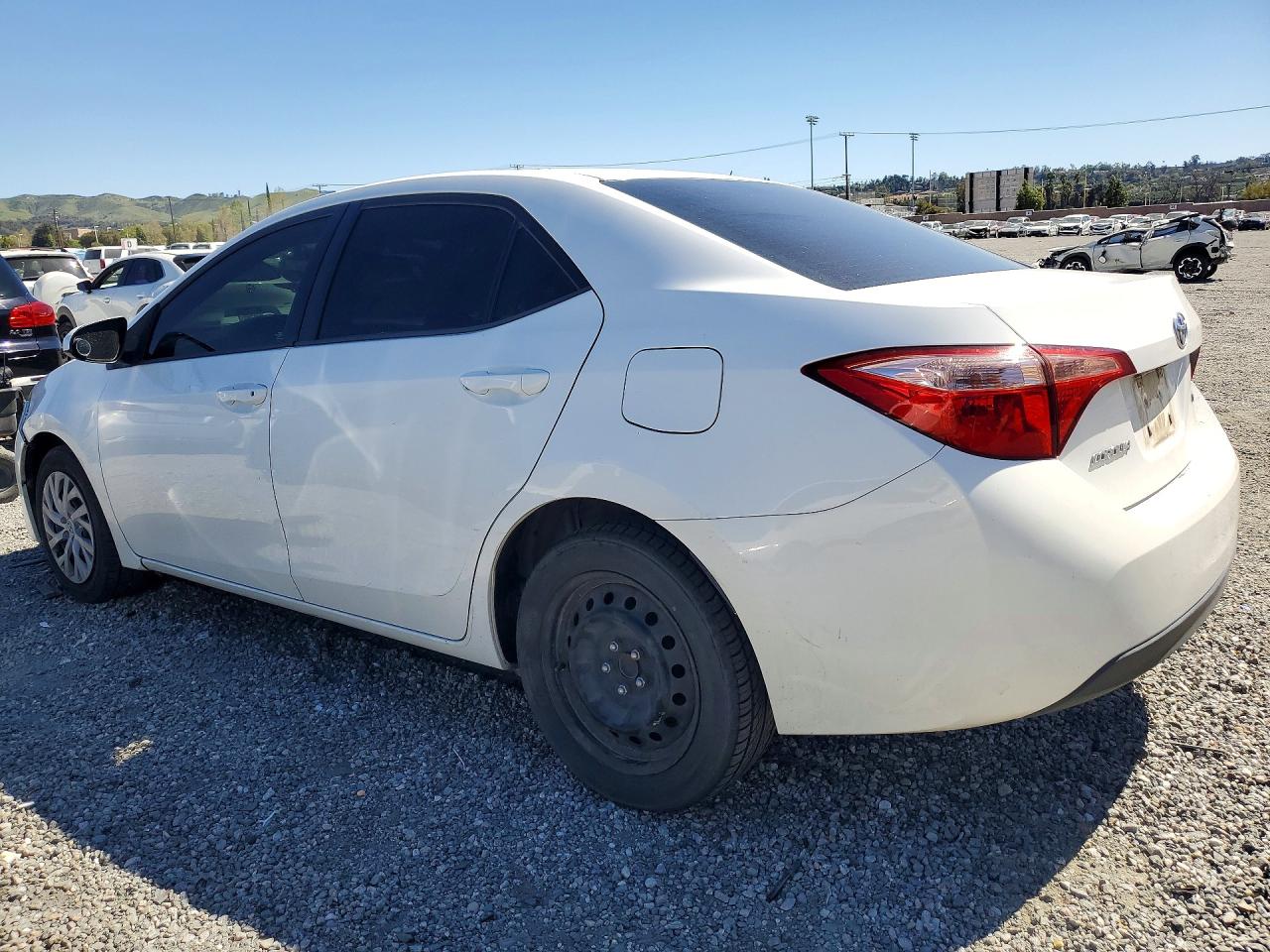 2017 TOYOTA COROLLA LE photo 4