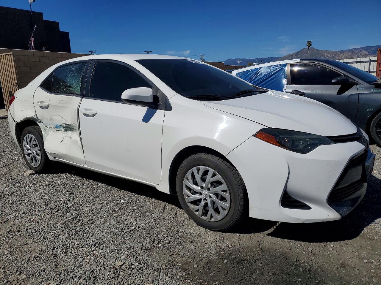 2017 TOYOTA COROLLA LE photo 10