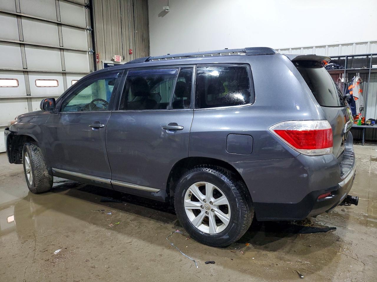 2013 TOYOTA HIGHLANDER SE photo 3