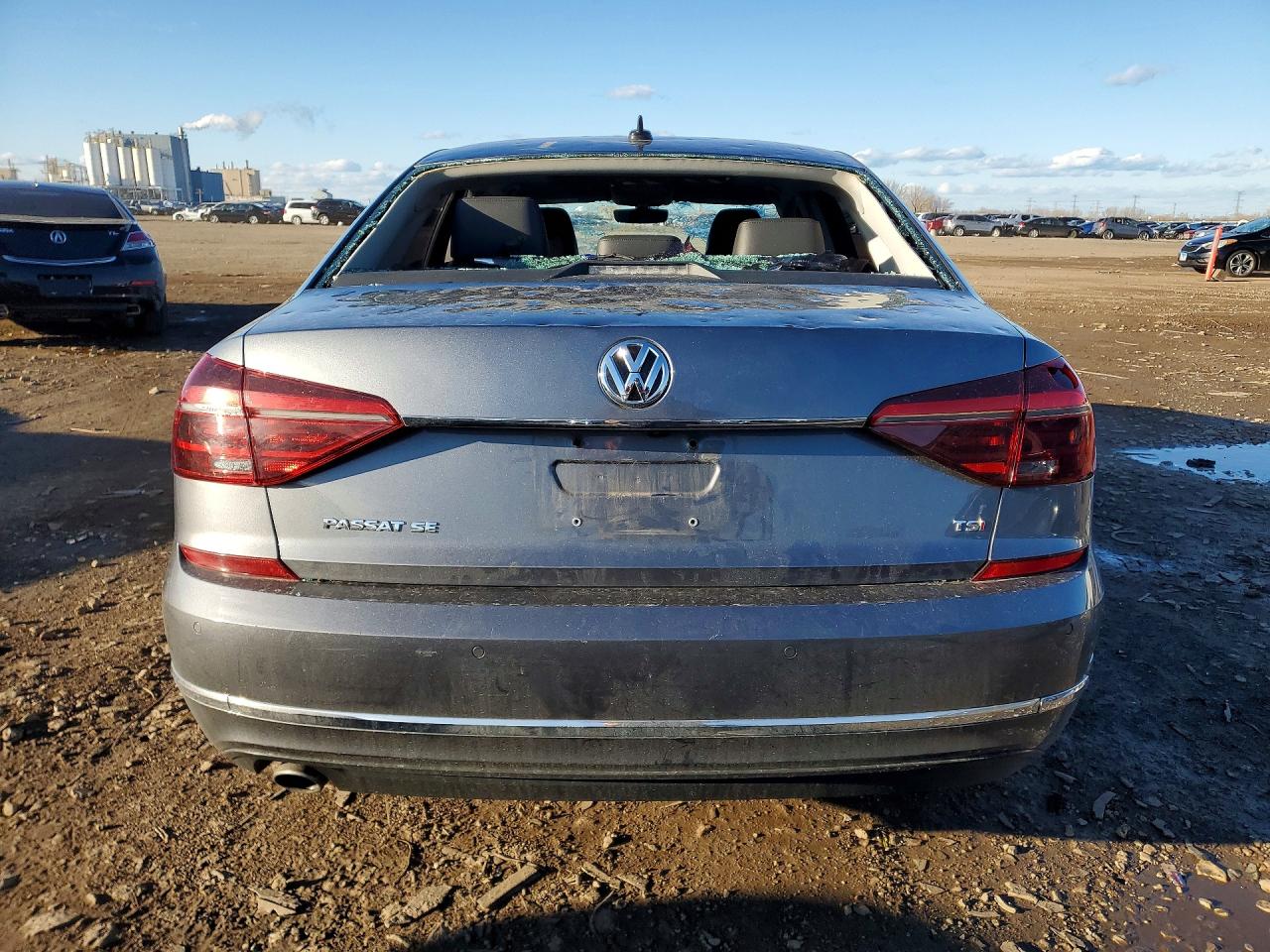 2018 VOLKSWAGEN PASSAT SE photo 6