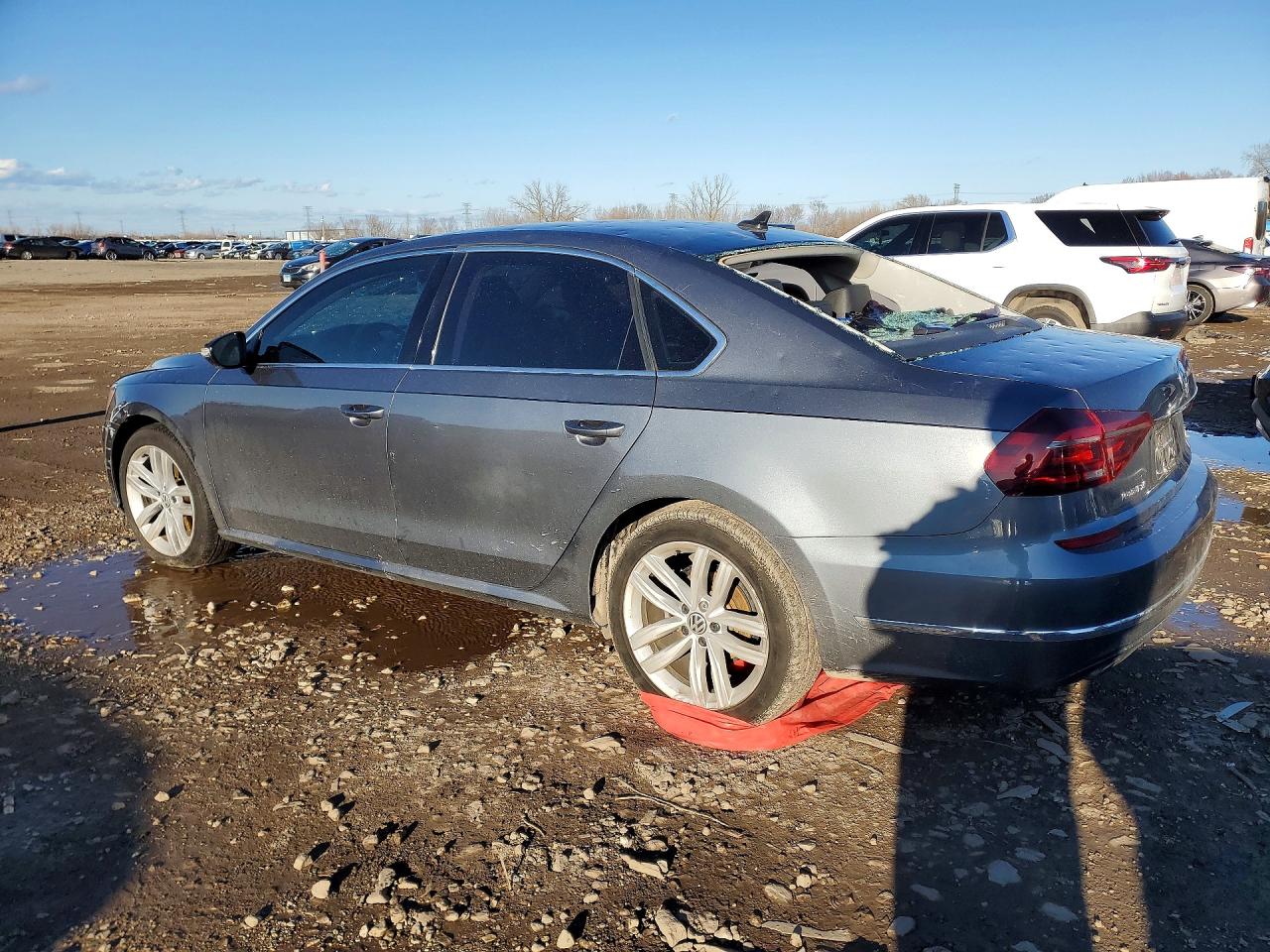 2018 VOLKSWAGEN PASSAT SE photo 2