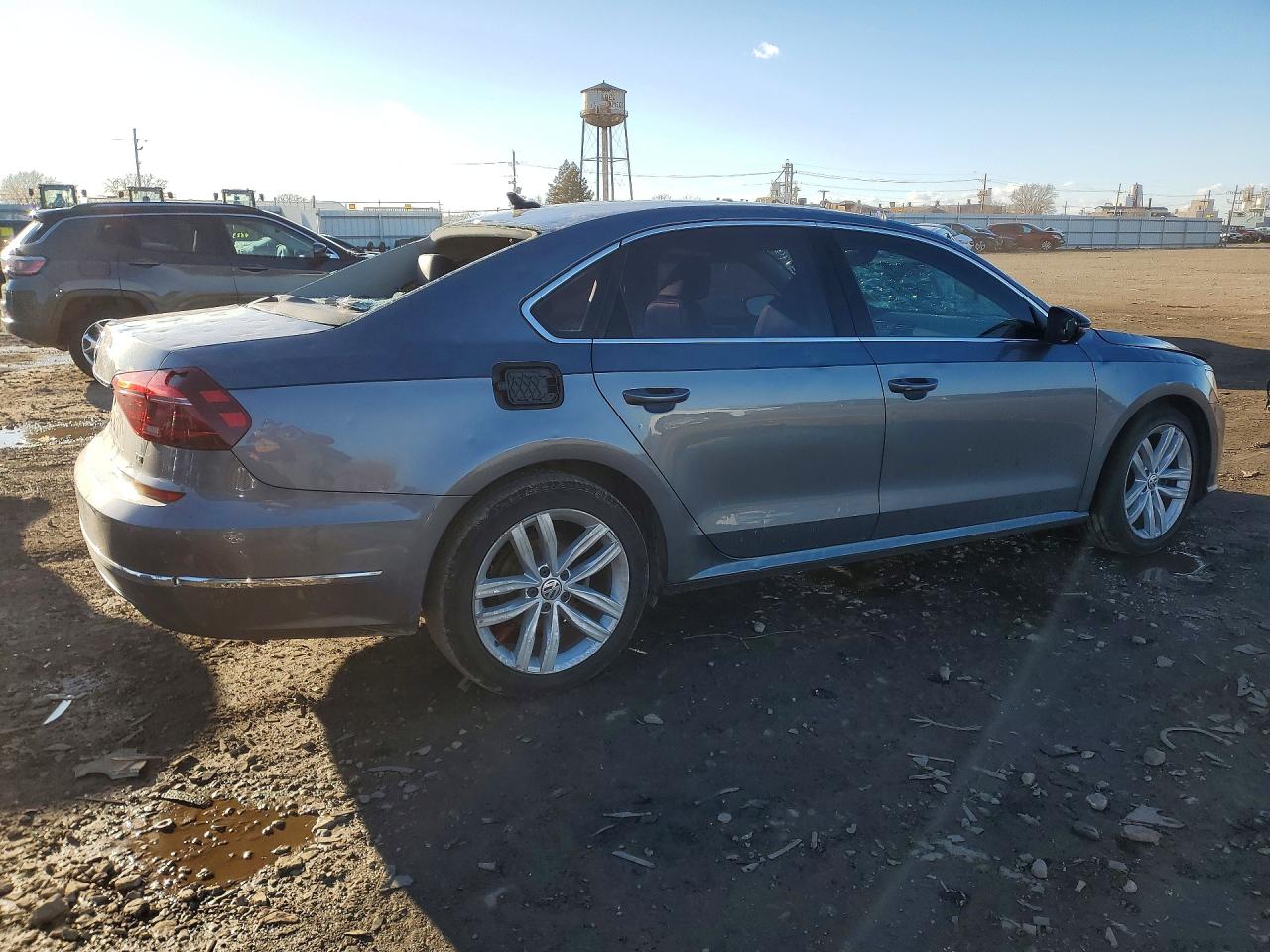 2018 VOLKSWAGEN PASSAT SE photo 3
