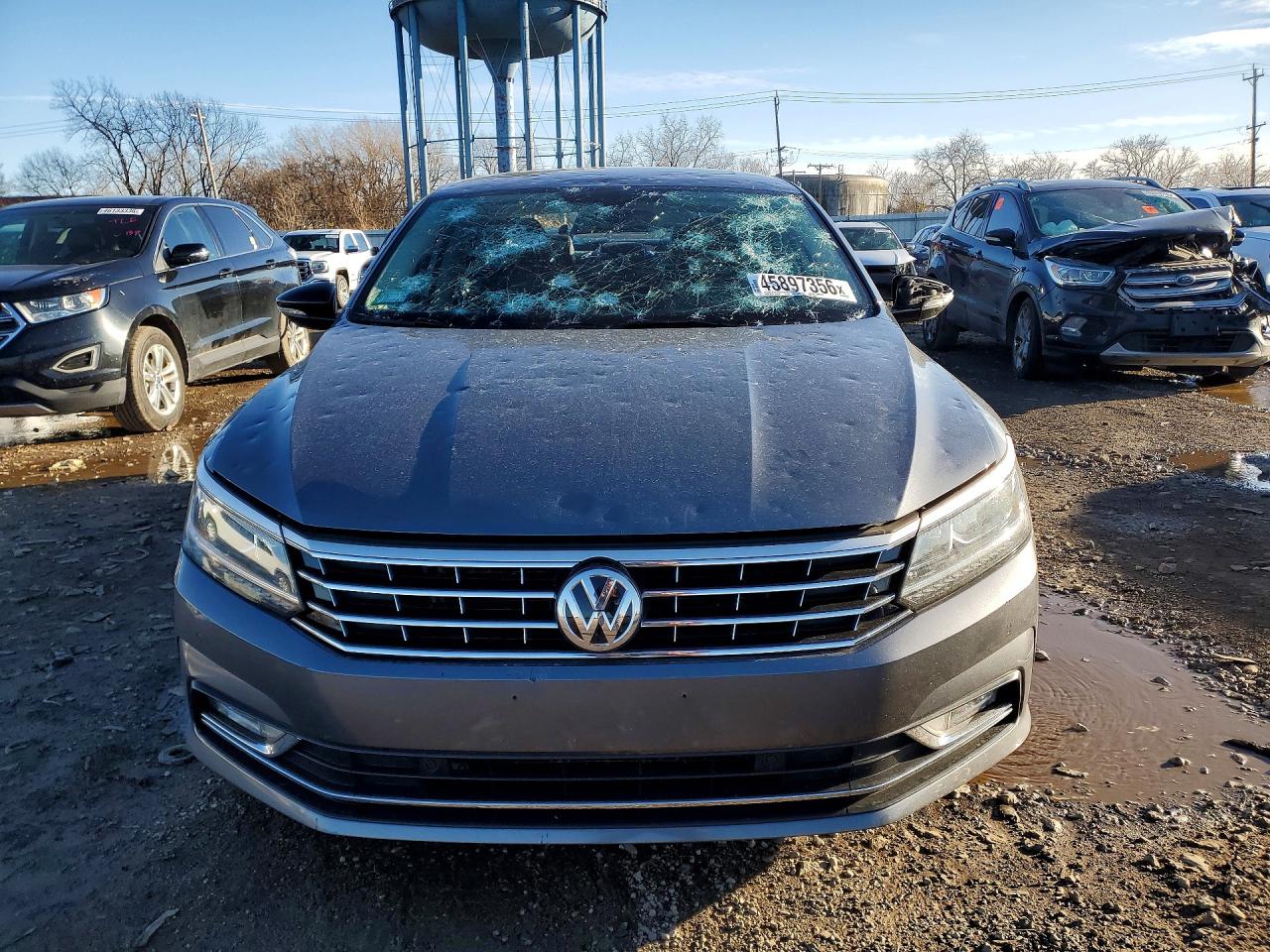 2018 VOLKSWAGEN PASSAT SE photo 5