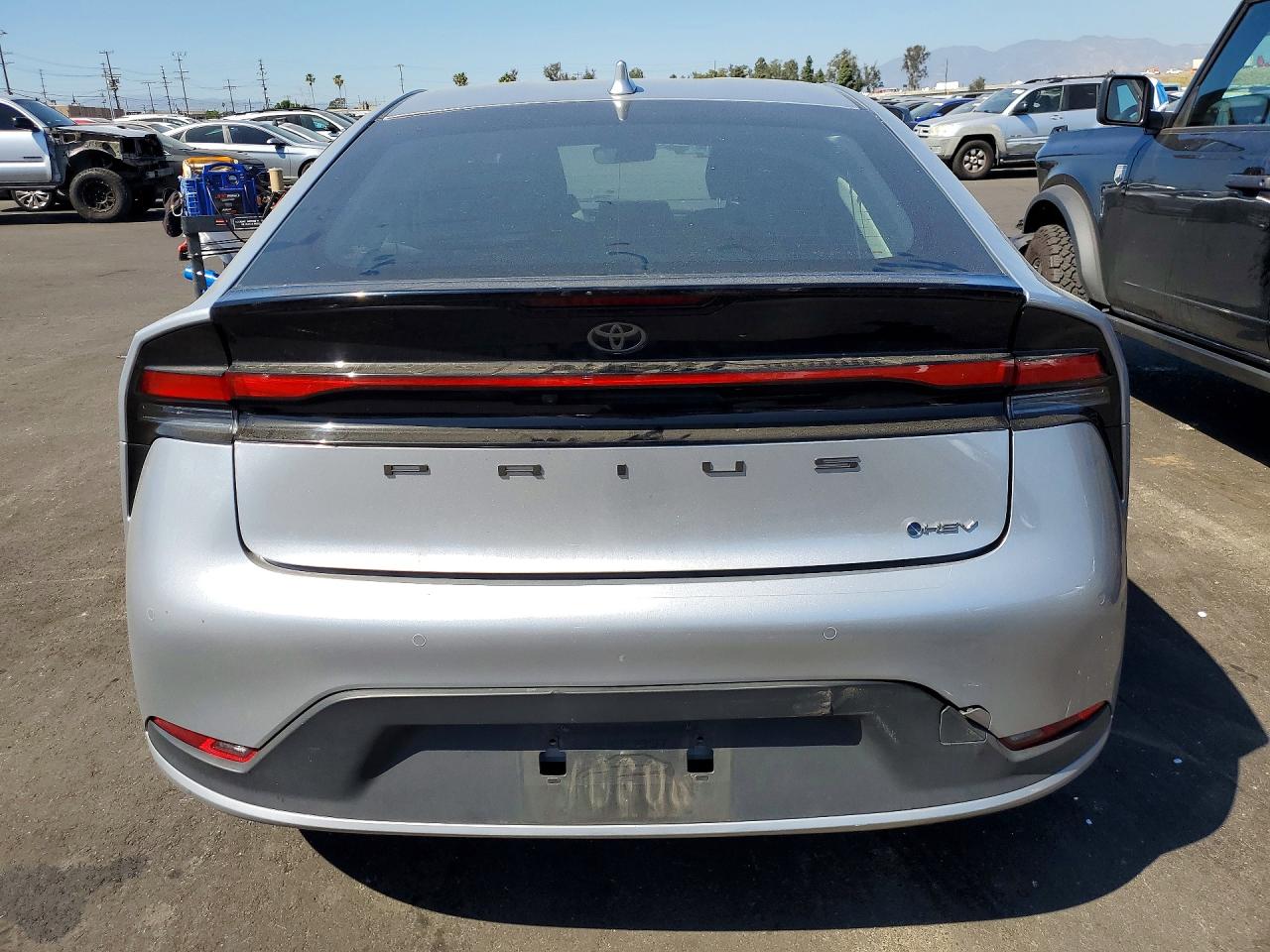 2025 TOYOTA PRIUS LE photo 11