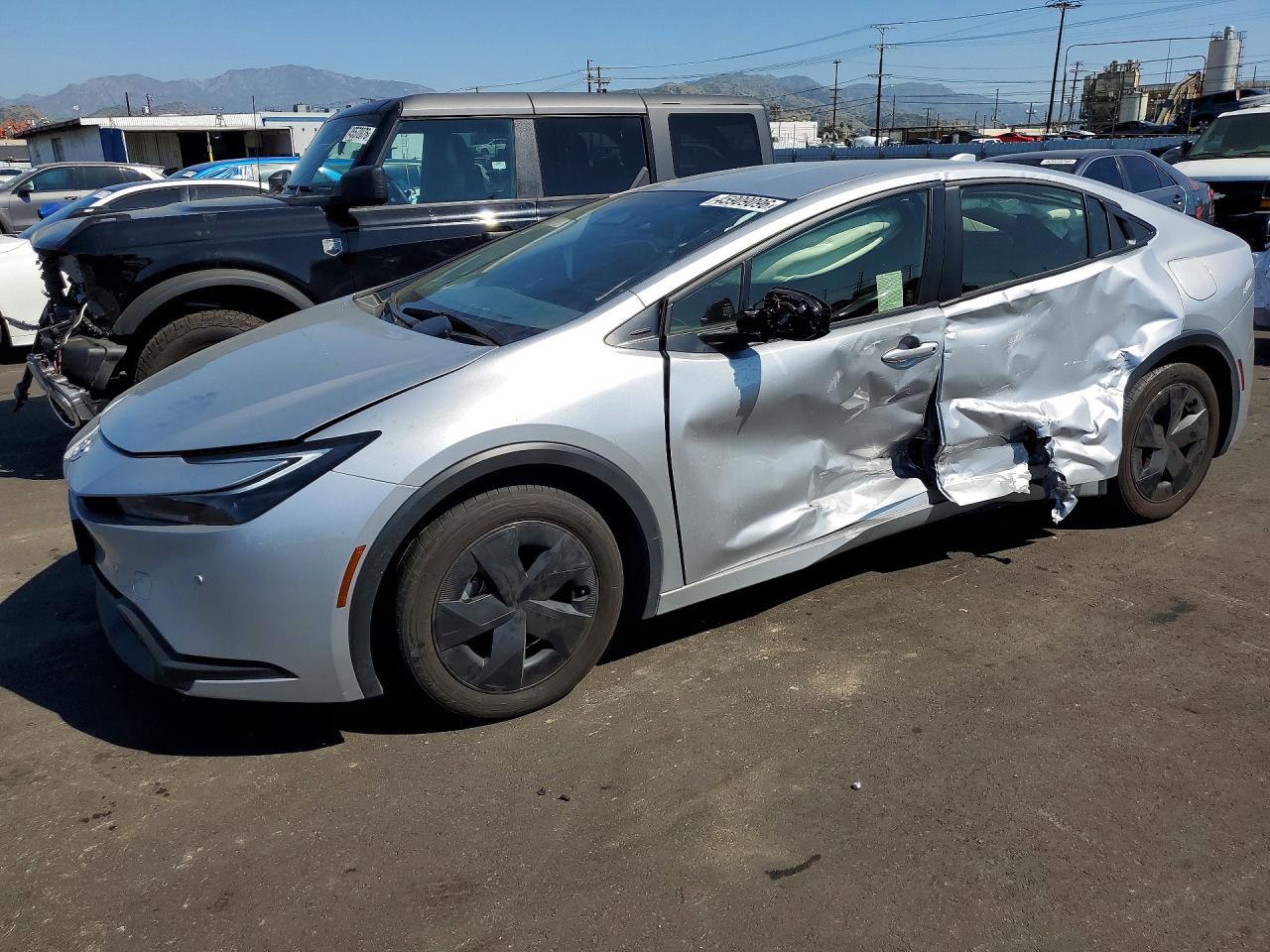 2025 TOYOTA PRIUS LE photo 2