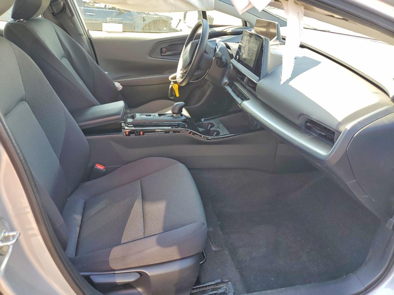 2025 TOYOTA PRIUS LE photo 13