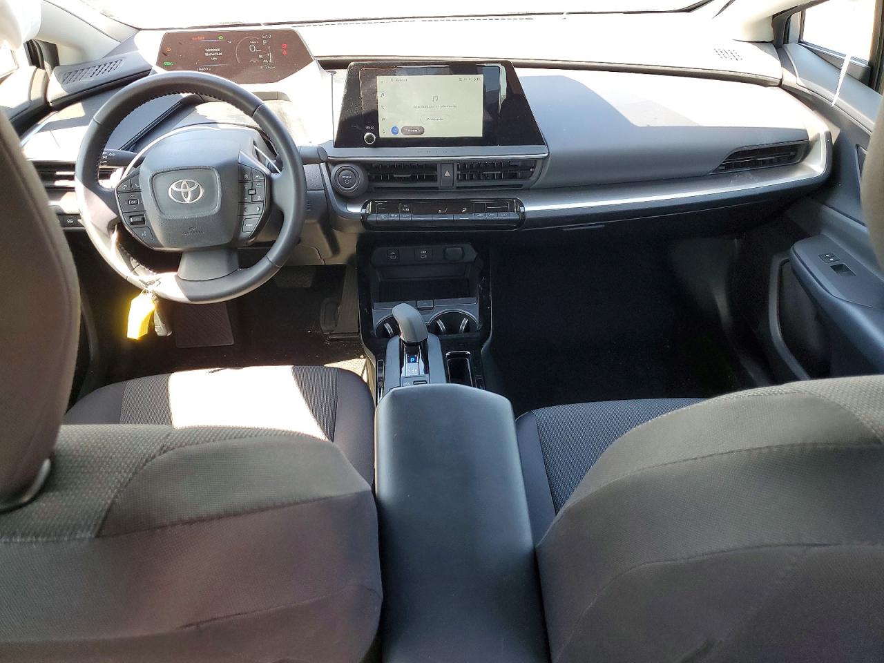 2025 TOYOTA PRIUS LE photo 15