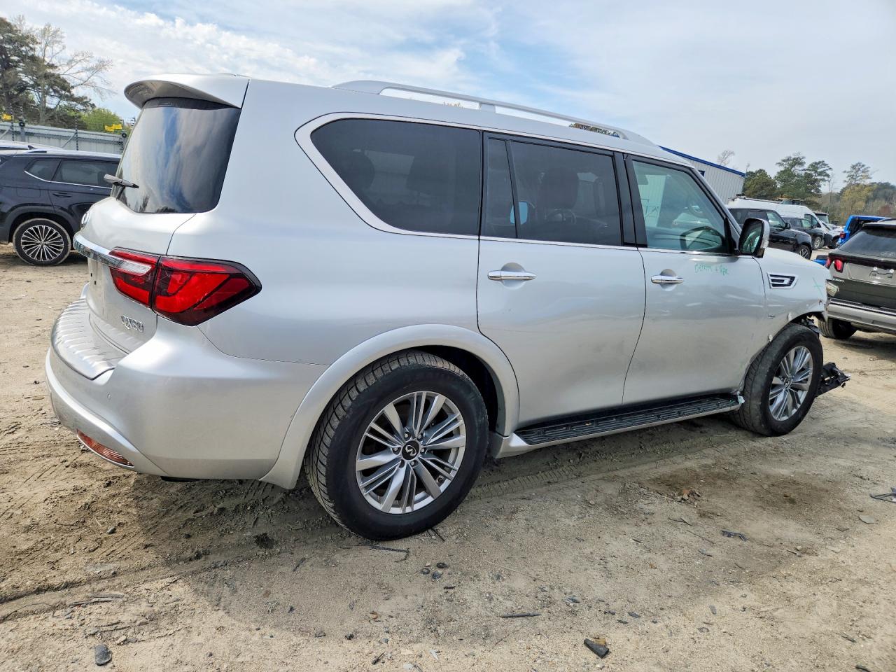 2020 INFINITI QX80 LUXE photo 7