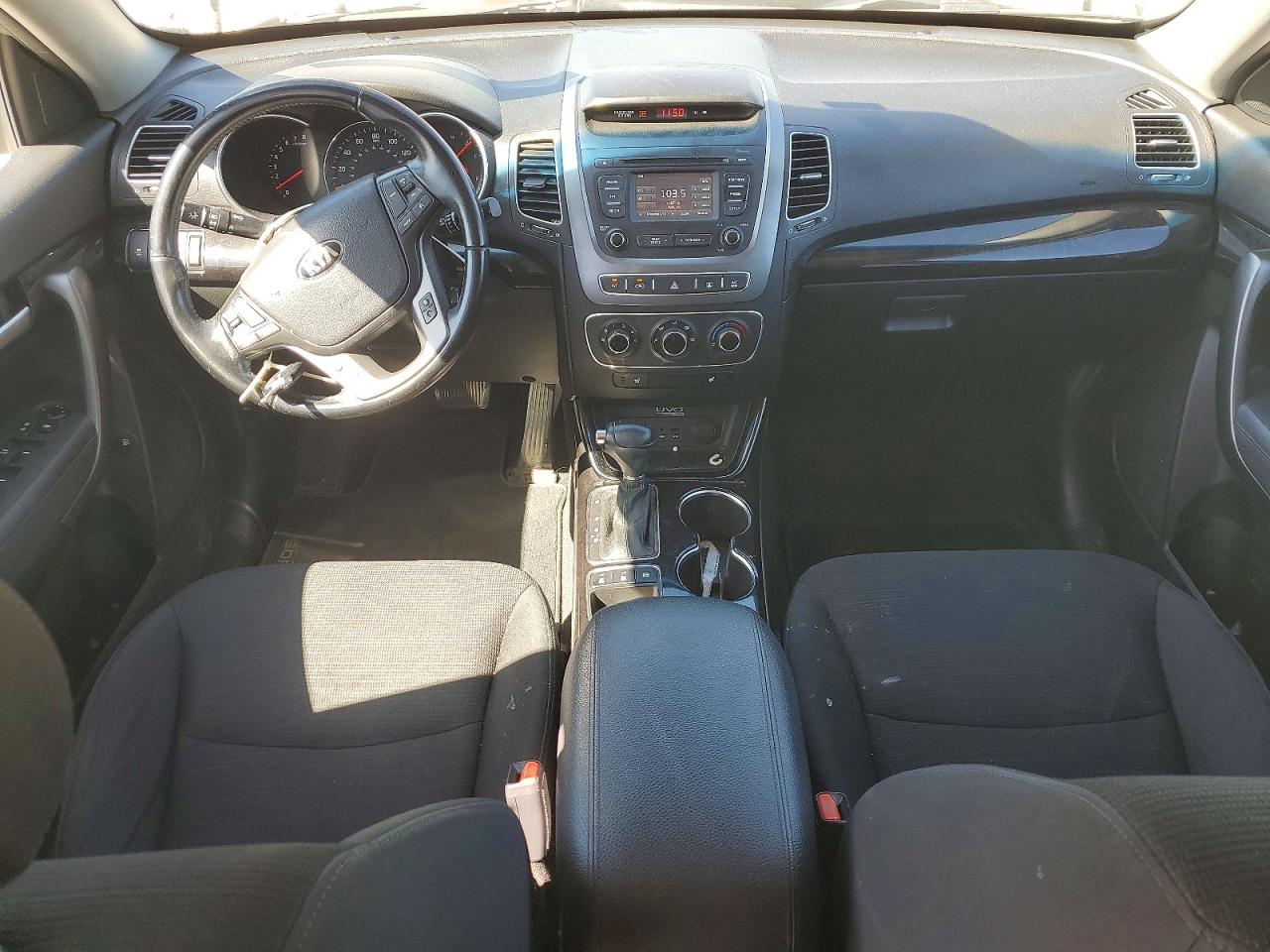 2015 KIA SORENTO LX photo 8