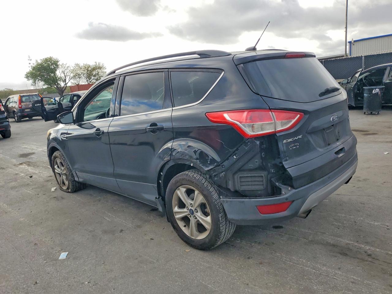 2016 FORD ESCAPE SE photo 4