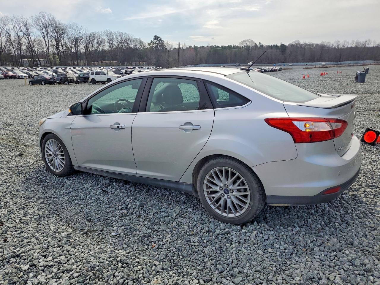 2014 FORD FOCUS TITANIUM photo 2