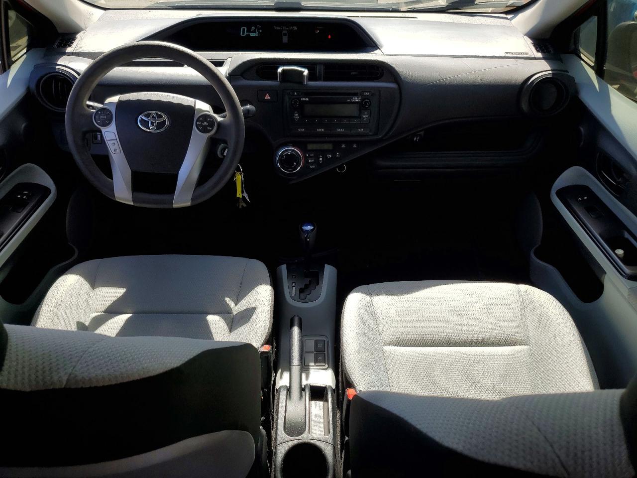 2014 TOYOTA PRIUS C ONE photo 8