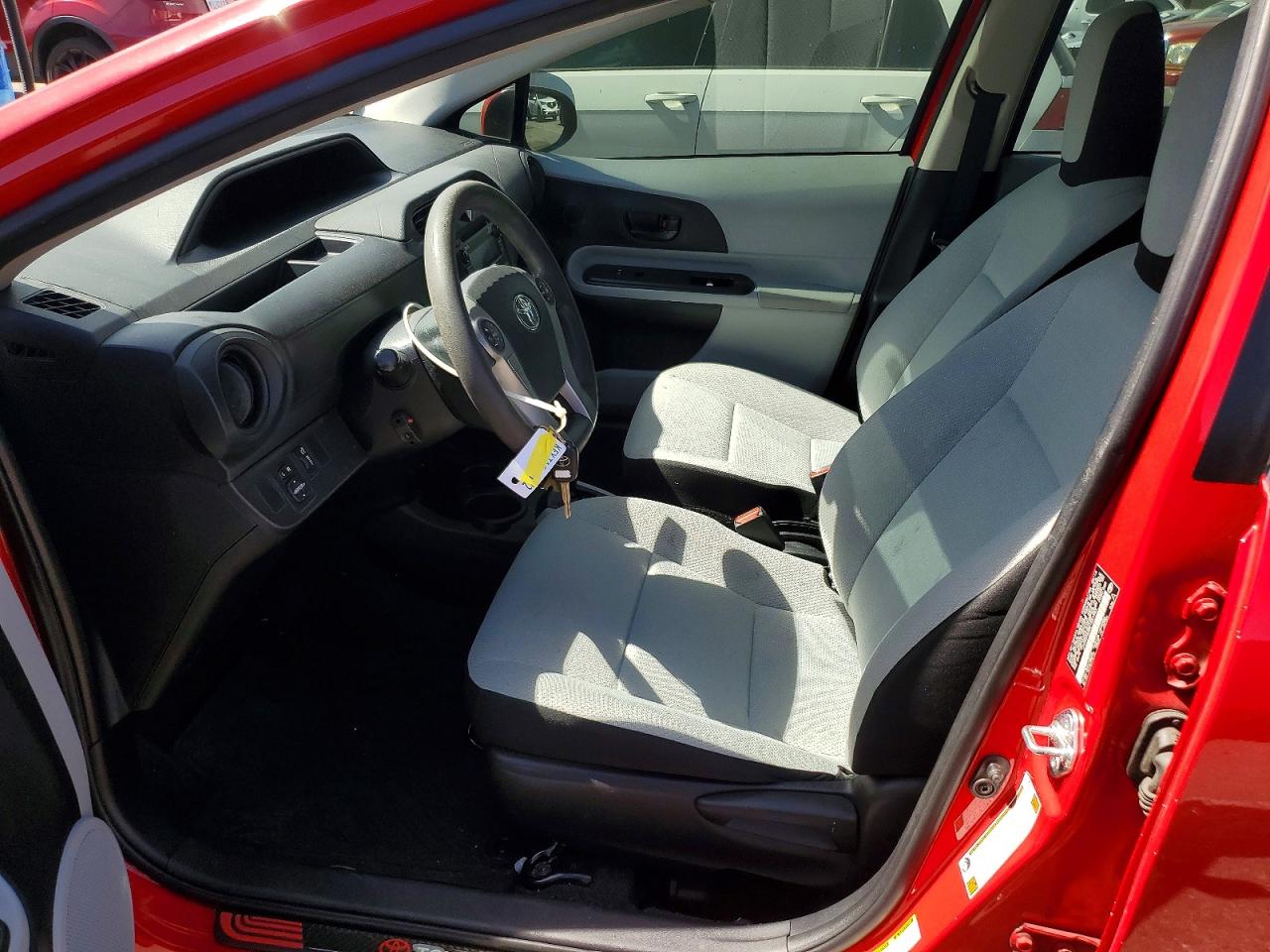 2014 TOYOTA PRIUS C ONE photo 7