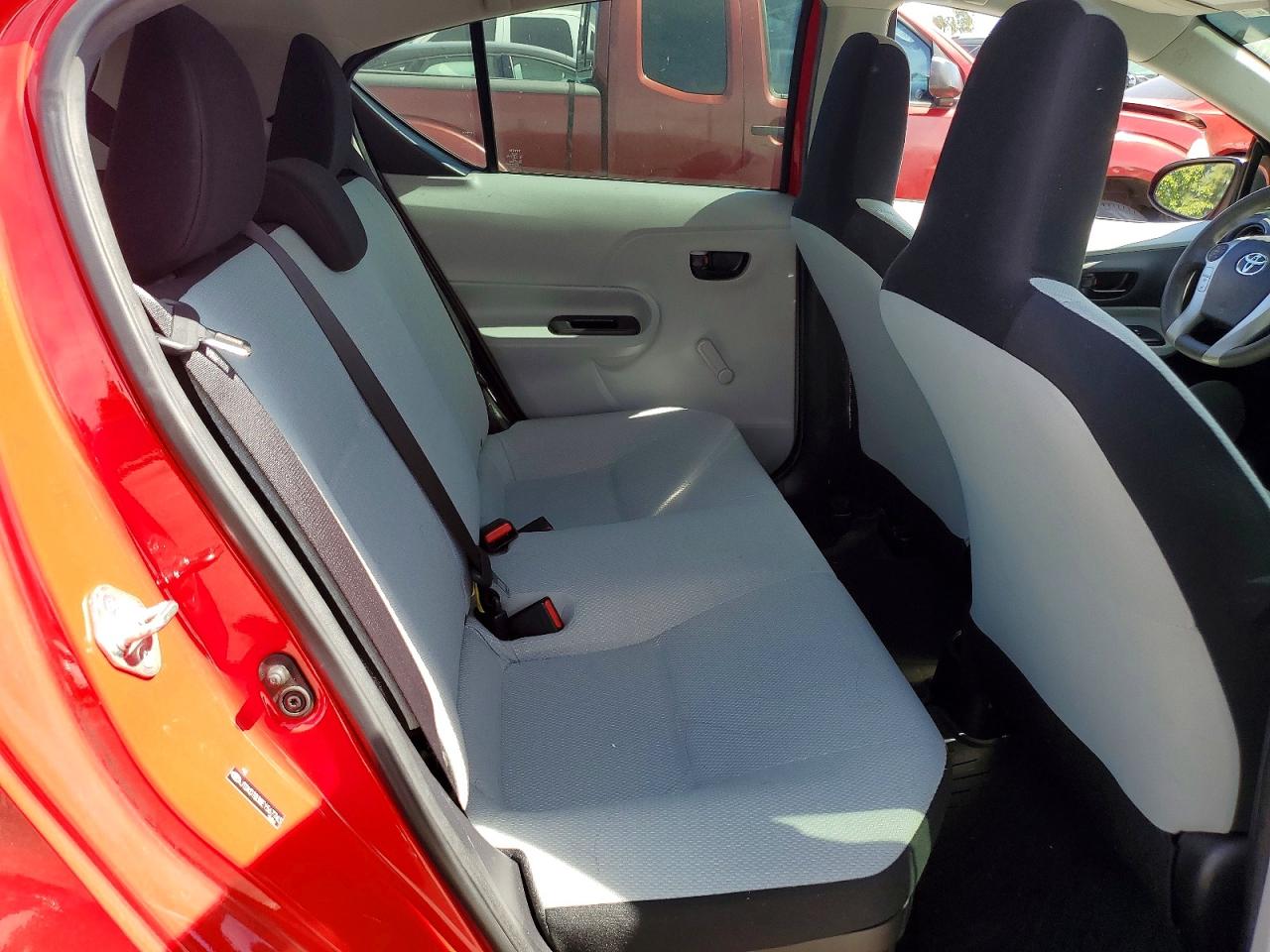 2014 TOYOTA PRIUS C ONE photo 10