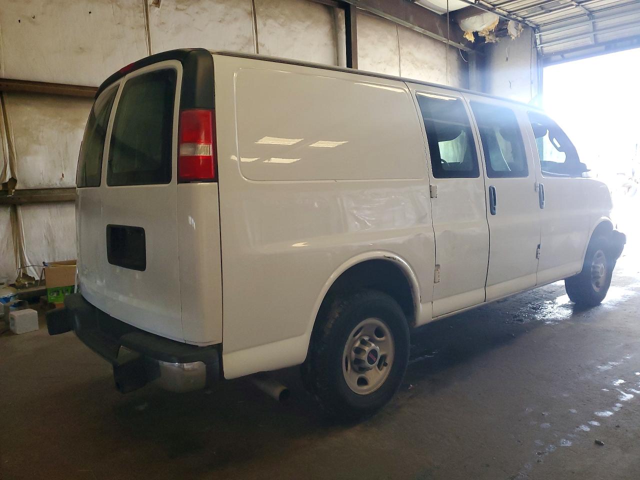 2017 GMC SAVANA G2500 photo 5