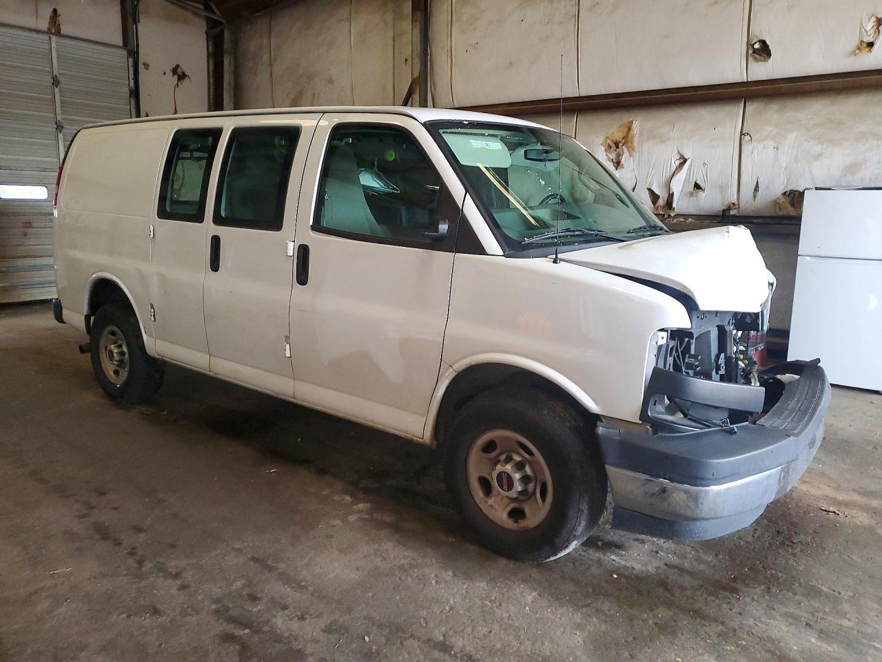 2017 GMC SAVANA G2500 photo 7