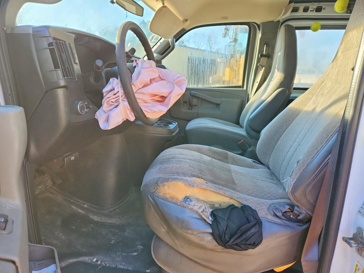 2017 GMC SAVANA G2500 photo 13