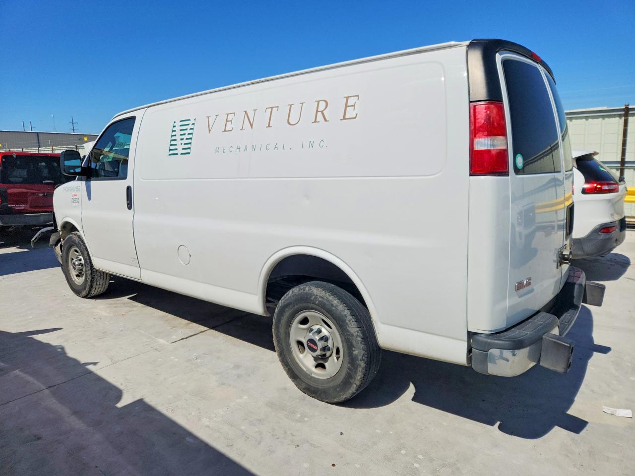 2017 GMC SAVANA G2500 photo 2