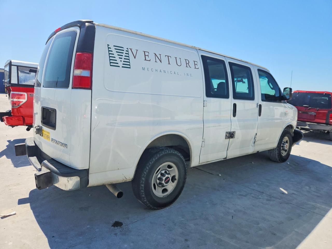 2017 GMC SAVANA G2500 photo 3