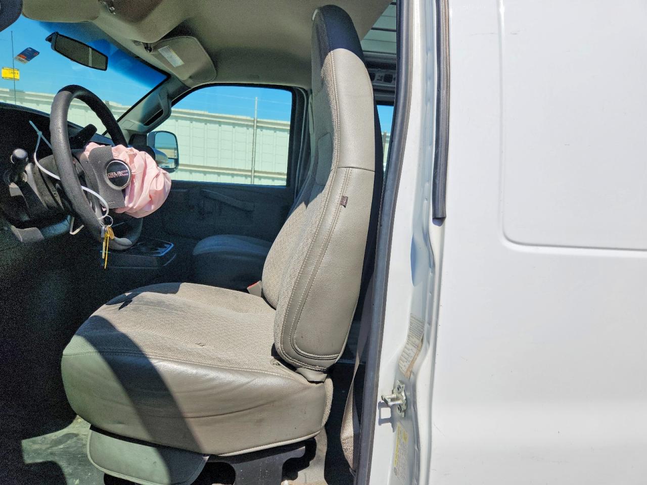 2017 GMC SAVANA G2500 photo 7