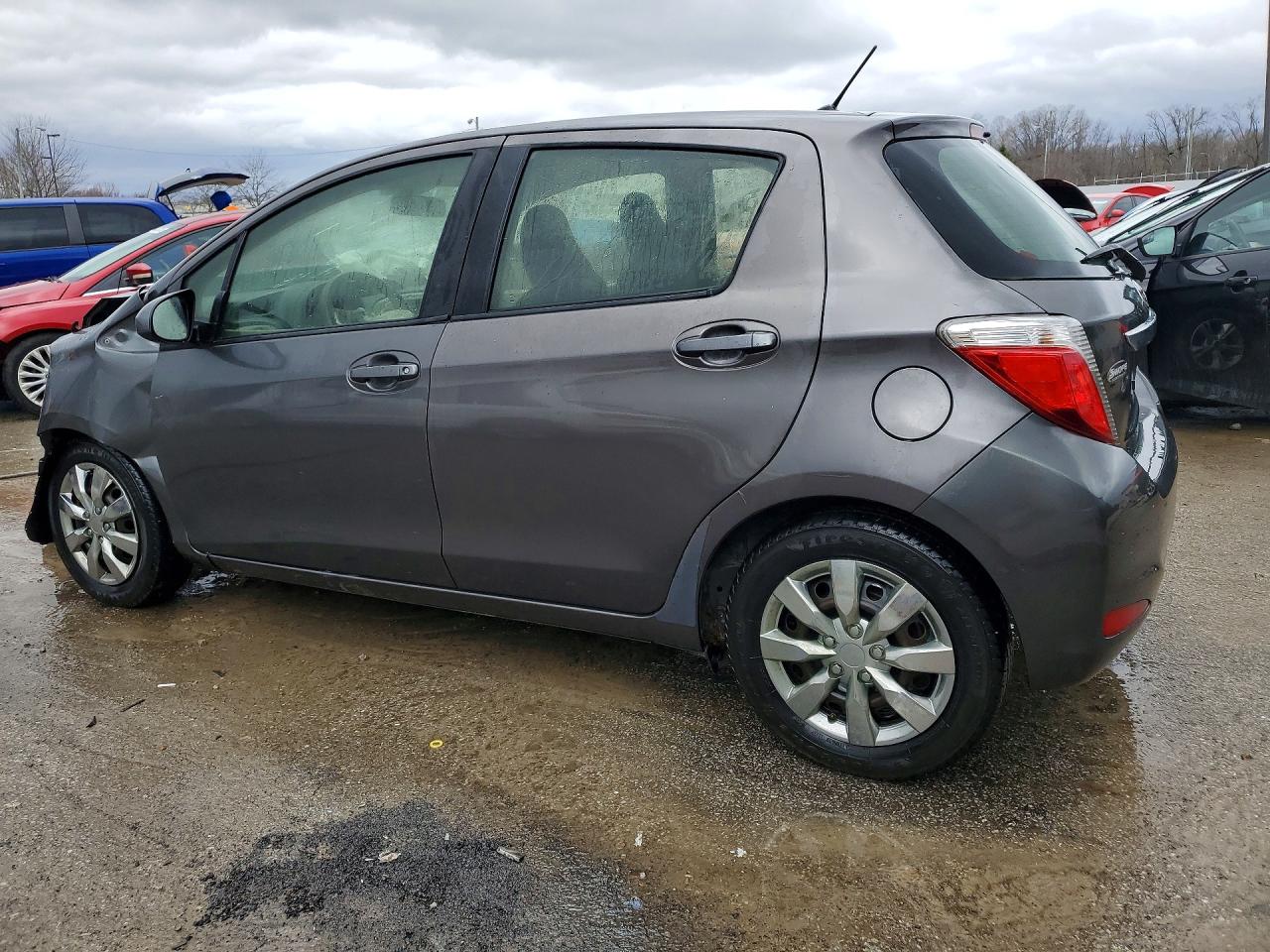 2013 TOYOTA YARIS 5-DOOR LE photo 2