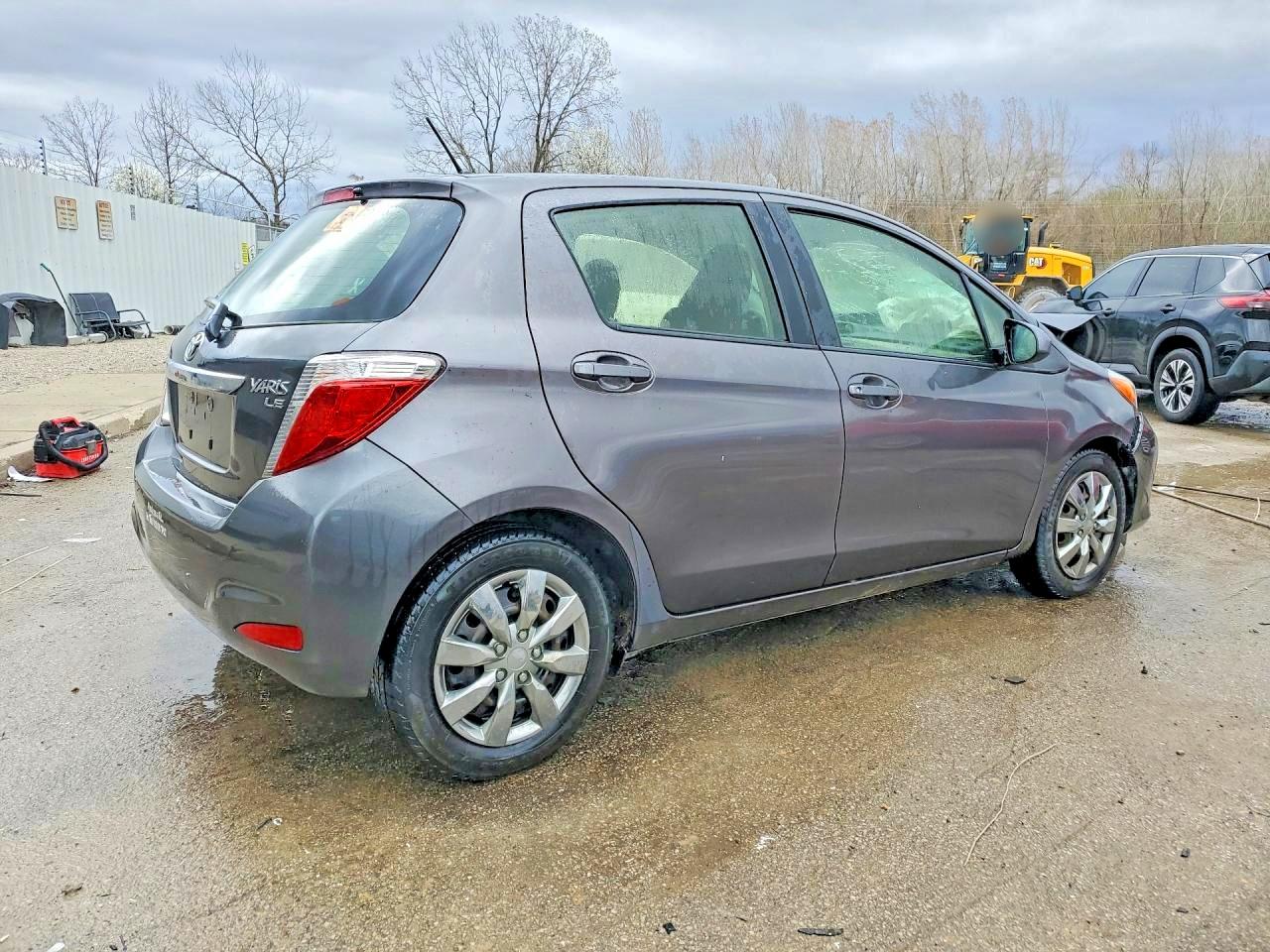 2013 TOYOTA YARIS 5-DOOR LE photo 3