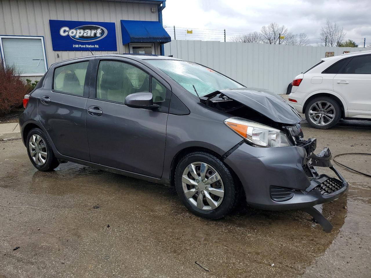 2013 TOYOTA YARIS 5-DOOR LE photo 4