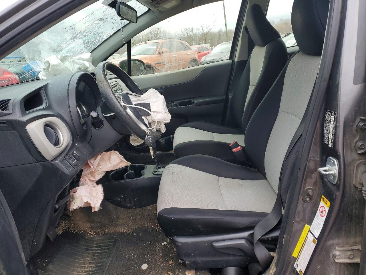 2013 TOYOTA YARIS 5-DOOR LE photo 7