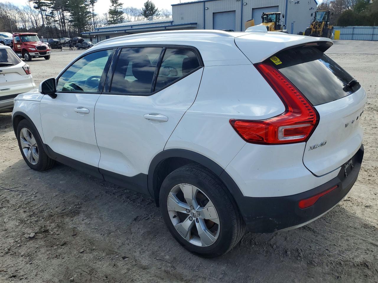 2020 VOLVO XC40 T4 MOMENTUM photo 2