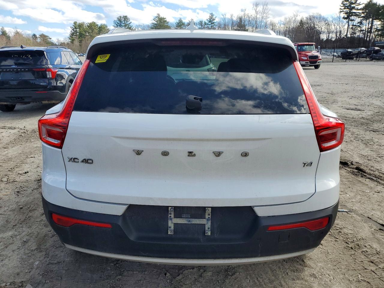 2020 VOLVO XC40 T4 MOMENTUM photo 6