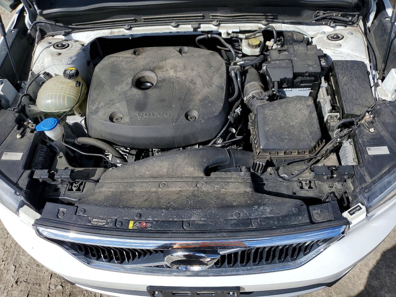 2020 VOLVO XC40 T4 MOMENTUM photo 12