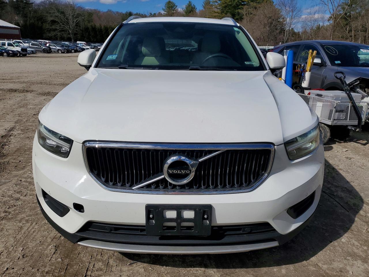 2020 VOLVO XC40 T4 MOMENTUM photo 5
