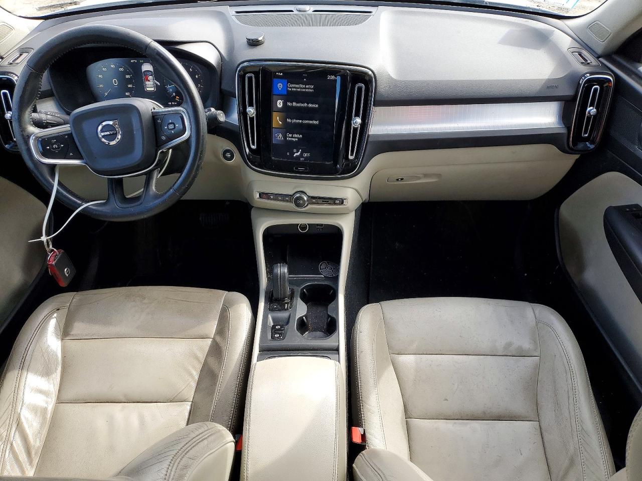 2020 VOLVO XC40 T4 MOMENTUM photo 8