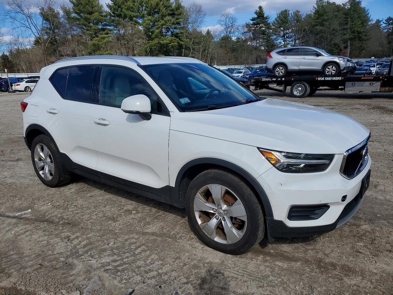 2020 VOLVO XC40 T4 MOMENTUM photo 4