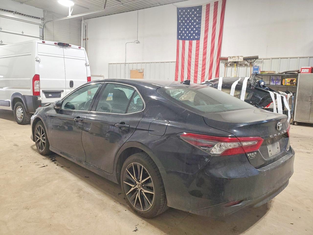 2023 TOYOTA CAMRY XLE photo 2