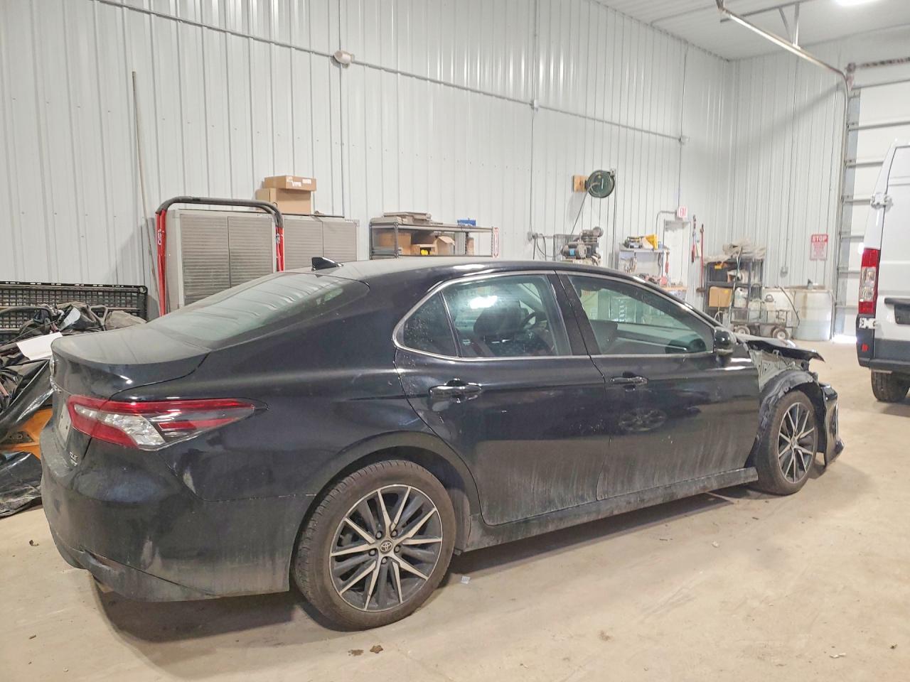 2023 TOYOTA CAMRY XLE photo 3