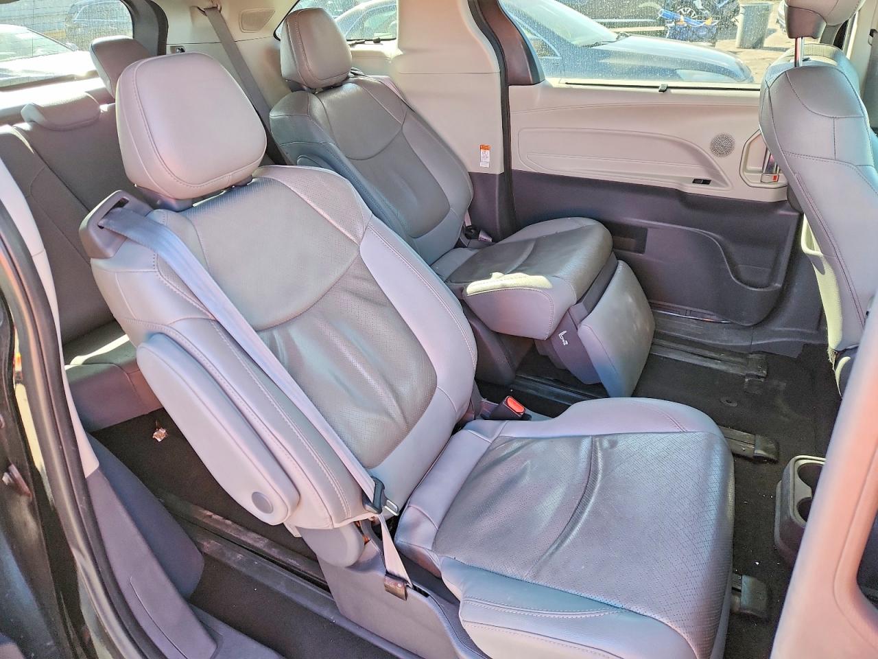2021 TOYOTA SIENNA LIMITED 7-PASSENGER photo 11