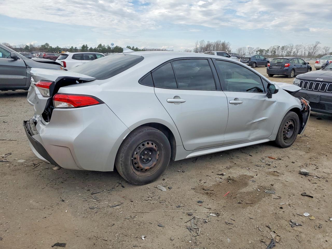 2021 TOYOTA COROLLA LE photo 3
