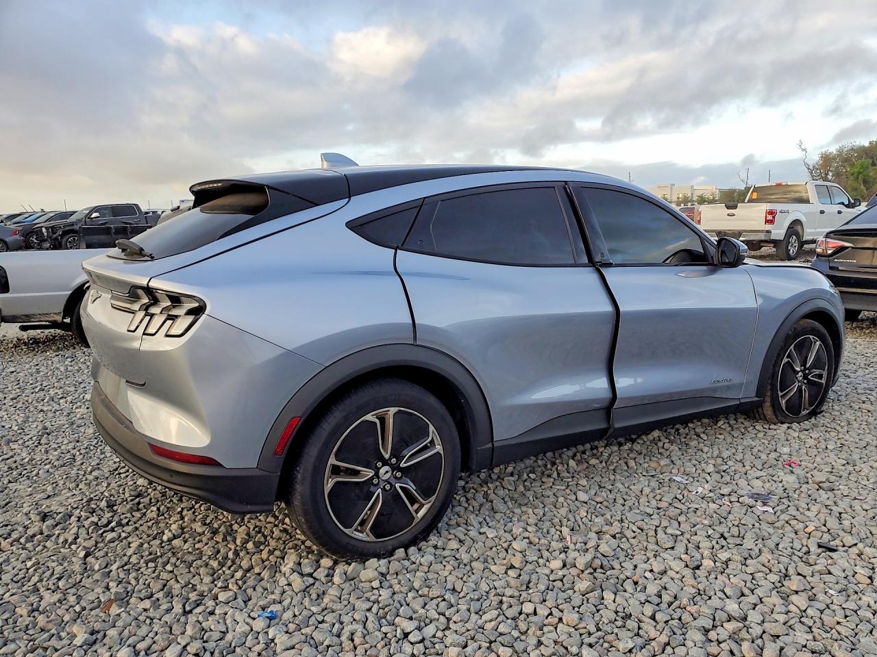 2022 FORD MUSTANG MACH-E SELECT photo 5