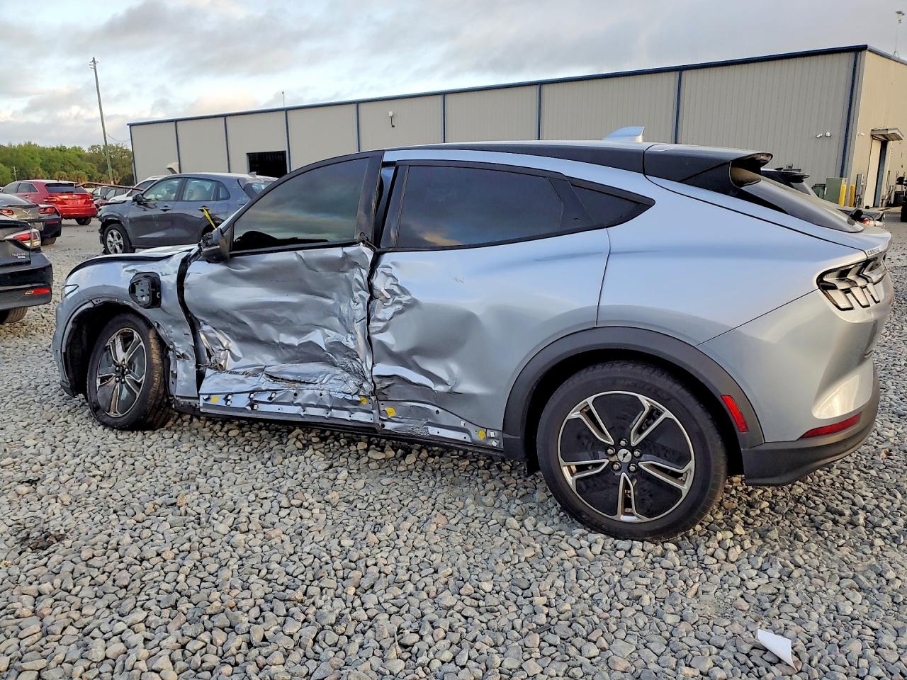 2022 FORD MUSTANG MACH-E SELECT photo 3