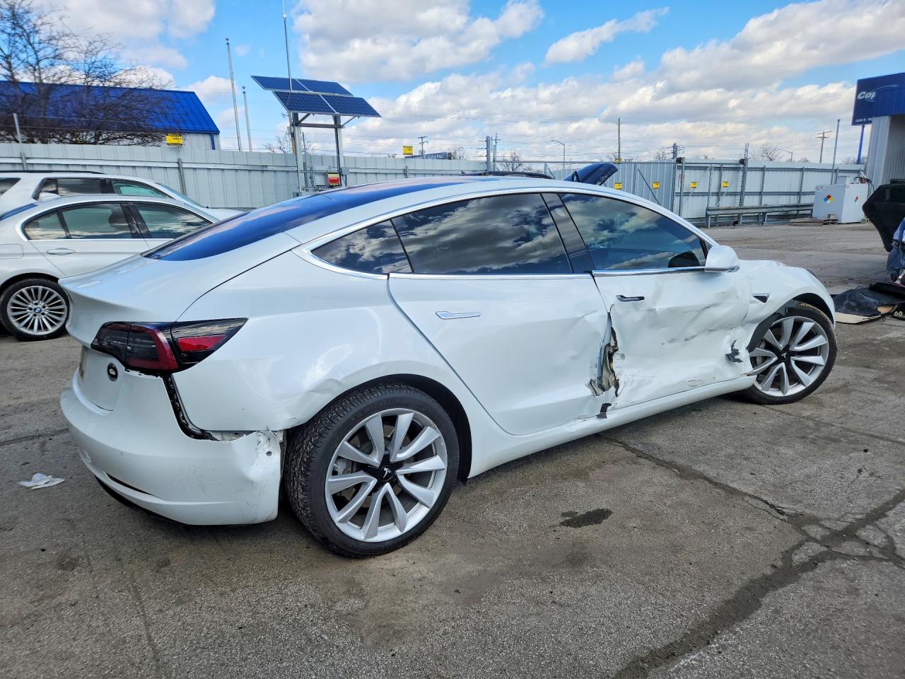 2018 TESLA MODEL 3 photo 3