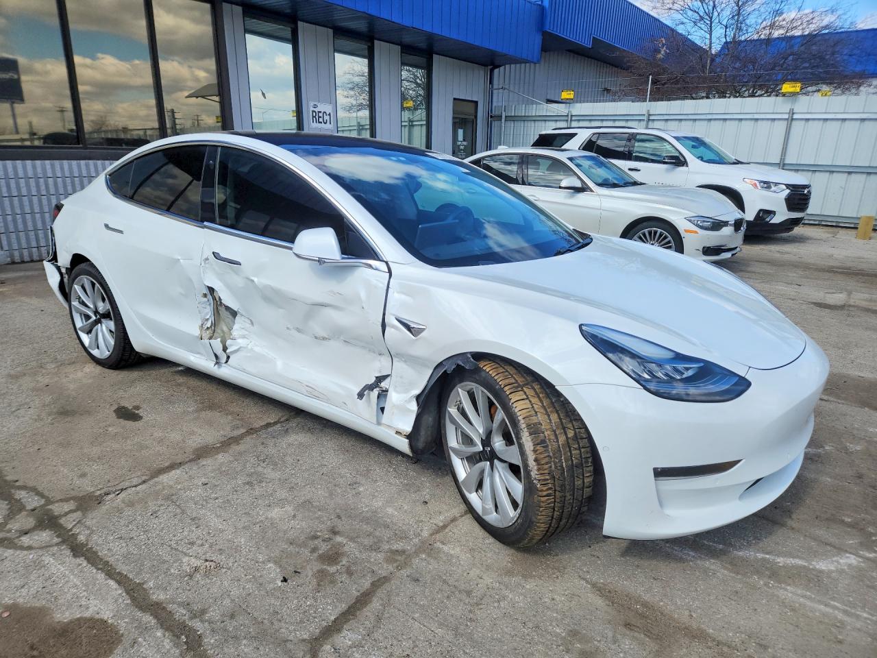 2018 TESLA MODEL 3 photo 4