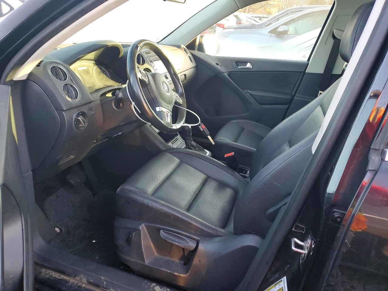 2012 VOLKSWAGEN TIGUAN S photo 13